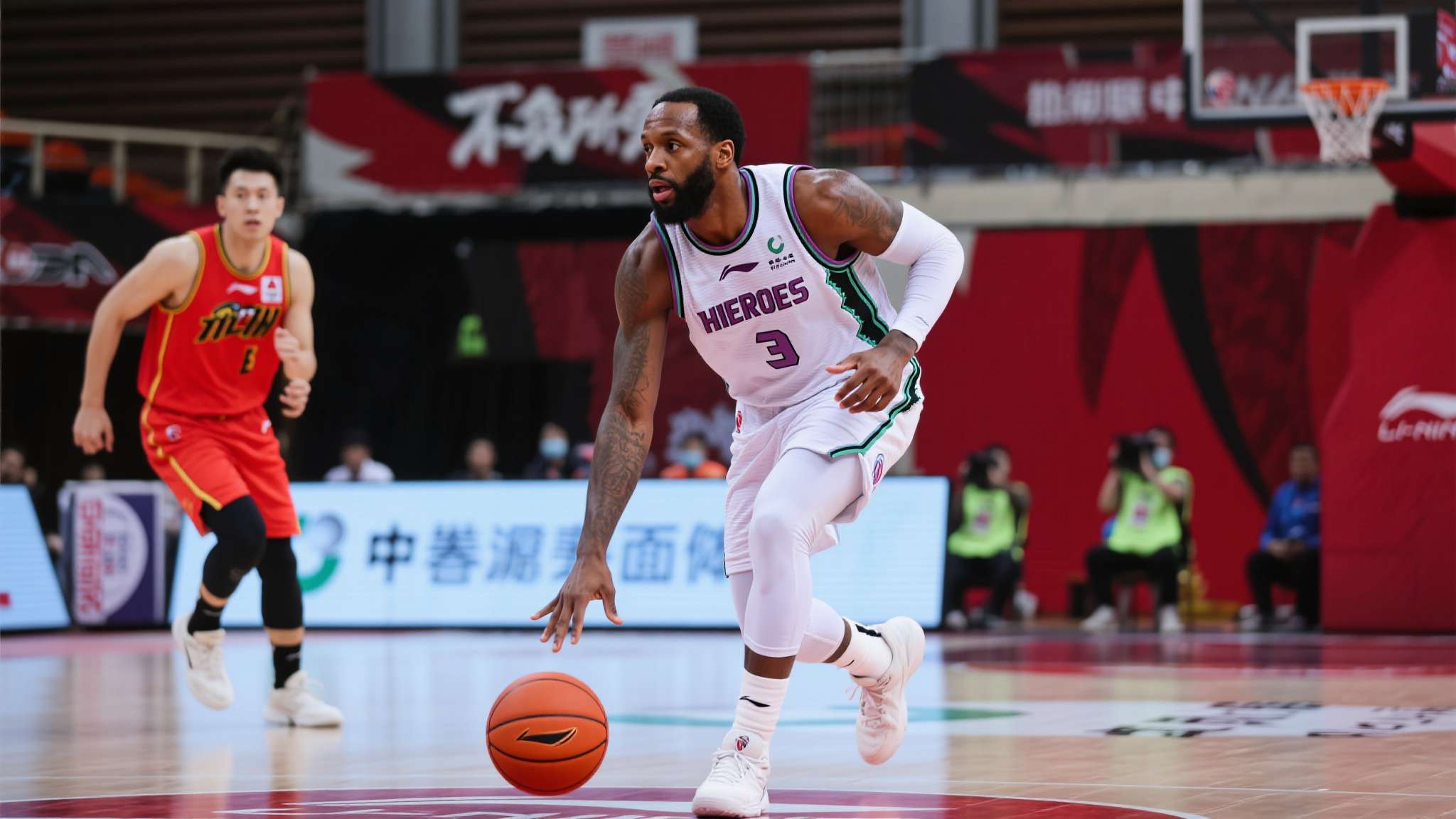 CBA常规赛！广州对阵辽宁，威金顿率队，赵继伟低迷能否反弹？